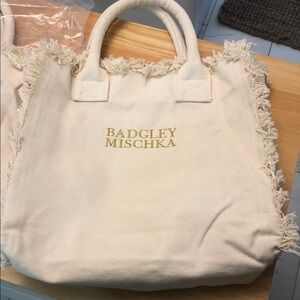 NWOT Badgely Mishka signature tote